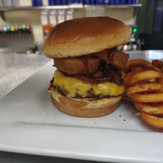 Lucky's BBQ Burger